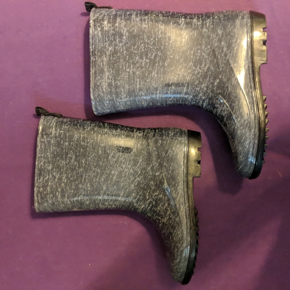 Rainboots - Picture 1 of 1